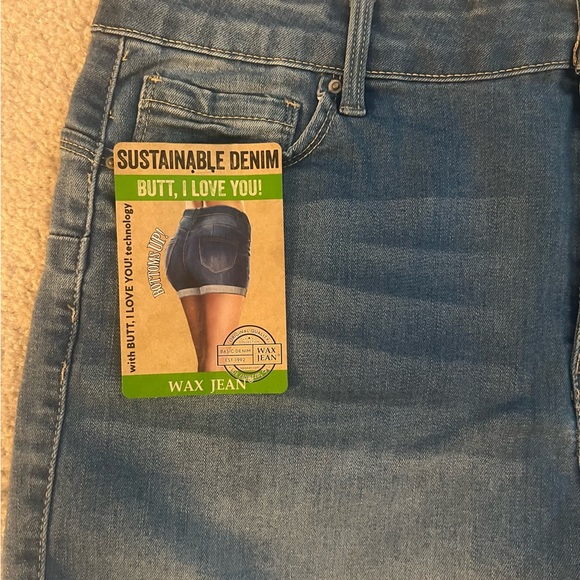 Wax jean shorts, new, never worn,3X, sustainable denim, high rise, push up jeans - Picture 6 of 7